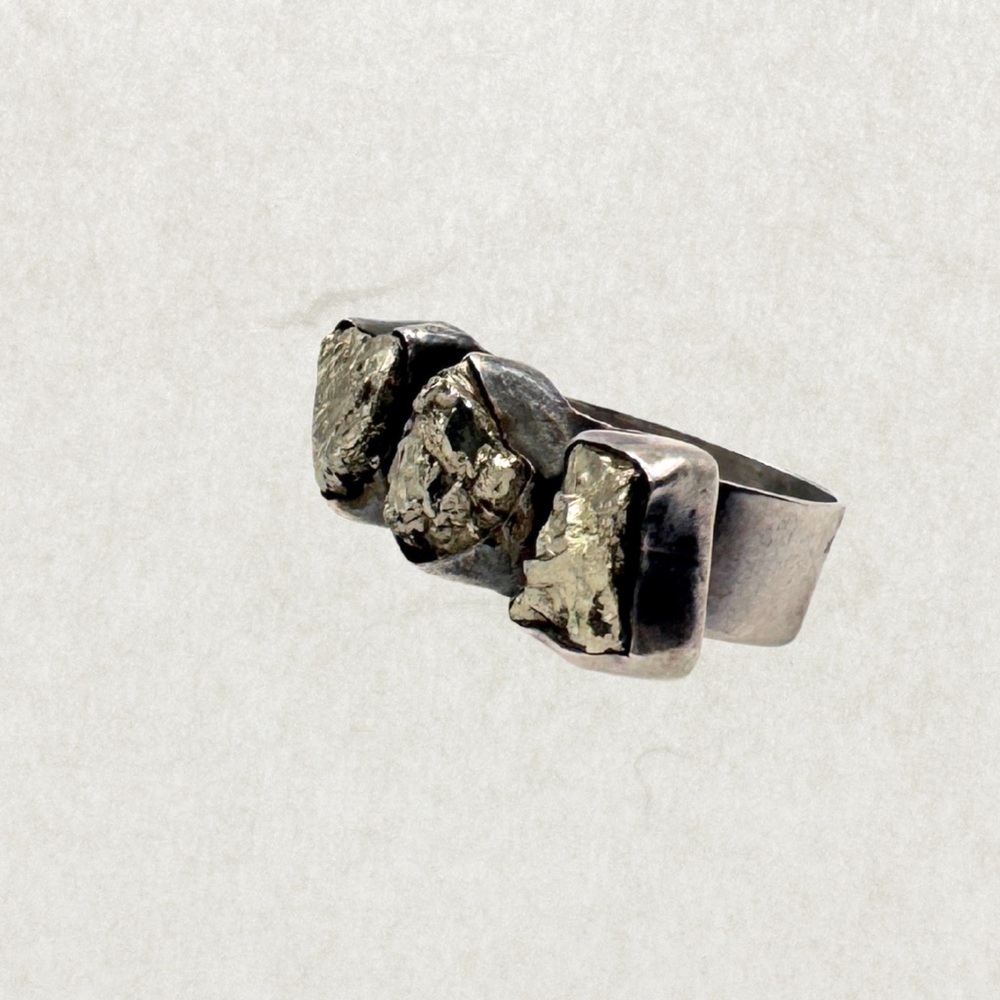 Vintage Artistic Sterling Silver Ring with Pyrite Crystal – Size 6.5